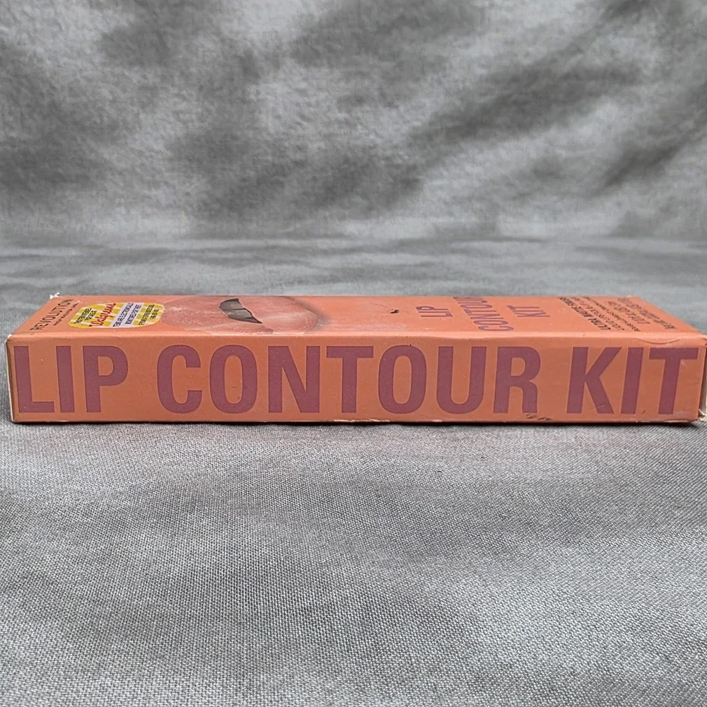 Revolution Lip Contour Kit in LOVER Lip Gloss & Lip Liner SET Matte Finish